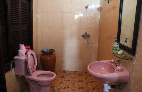 Banteay Srei Hotel | Discover Comfort at Bong Thom Home Stay with Pool & Dining