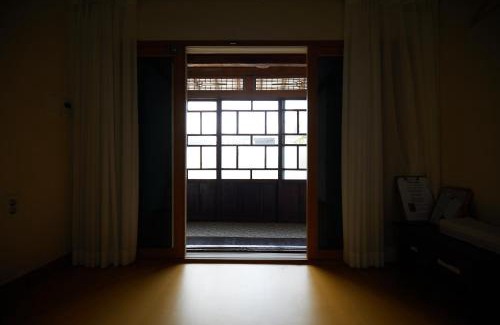 Panjuk-tong House | Discover Bonghwangjae Hanok Guesthouse - Family-Friendly Retreat