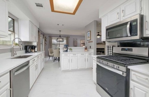 Indian Oaks House | Pet-Friendly Retreat 'Boni and Blithe' with Pool Access