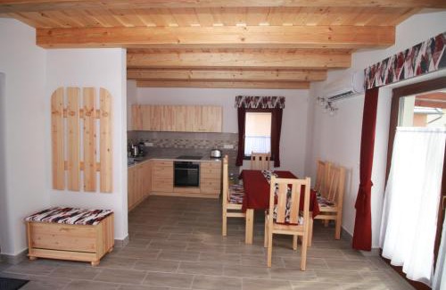Hegyko Apartment | Family-Friendly BONI Apartmanok with Kitchen & Accessibility