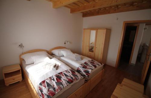 Hegyko Apartment | Family-Friendly BONI Apartmanok with Kitchen & Accessibility