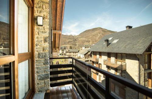 Esterri D'Aneu Apartment | Experience Bonic d'Àneu: Family-Friendly & Highly Rated Stay