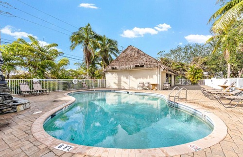 Bonita Shores Hotel | Family-Friendly Bonita Beachwalk 304A with Pool Access