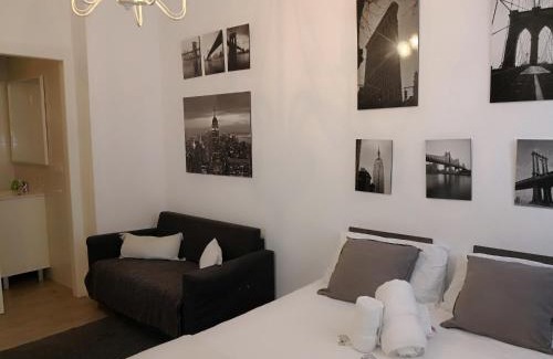Torrefiel Apartment | Conveniently Located Bonito Alojamiento for Your Stay