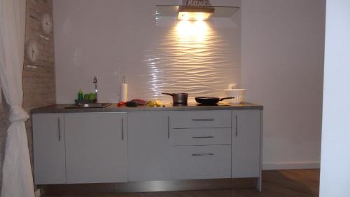 Torrefiel Apartment | Conveniently Located Bonito Alojamiento for Your Stay