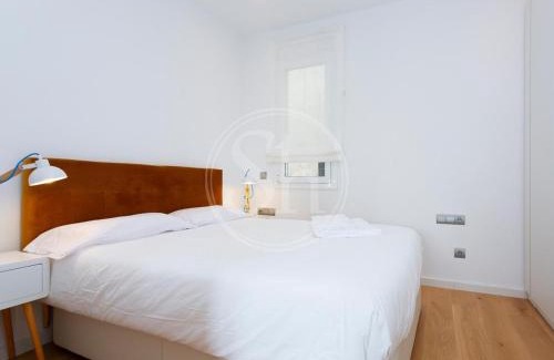 El Camp de l'Arpa del Clot Apartment | Delightful Apartment with Views of Sagrada Familia