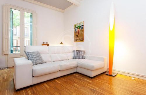 Poblenou Apartment | Bright Apartment in La Rambla del Poblenou for Families