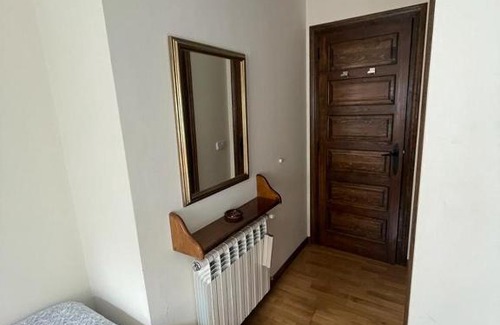 Incles Apartment | Inviting Bonito Apartamento Incles - Pet & Child Friendly Stay