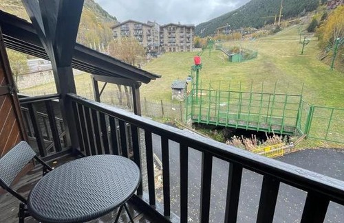 Incles Apartment | Inviting Bonito Apartamento Incles - Pet & Child Friendly Stay