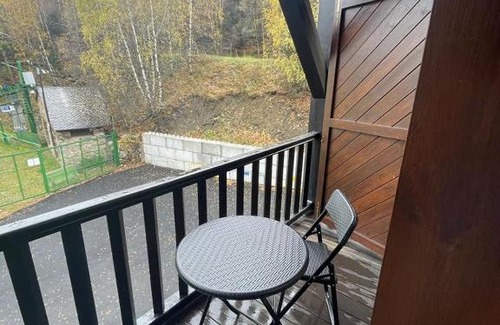 Incles Apartment | Inviting Bonito Apartamento Incles - Pet & Child Friendly Stay