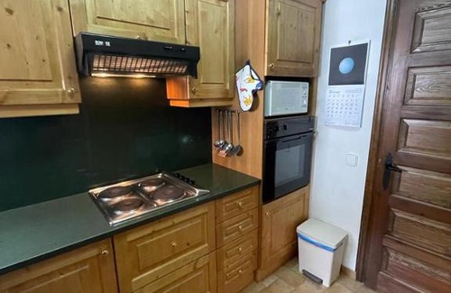 Incles Apartment | Inviting Bonito Apartamento Incles - Pet & Child Friendly Stay