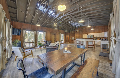 Bonners Ferry Cabin | Idyllic Bonners Ferry Cabin with Wraparound Deck and Views