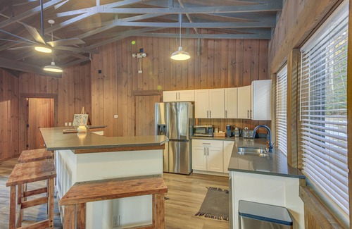 Bonners Ferry Cabin | Idyllic Bonners Ferry Cabin with Wraparound Deck and Views
