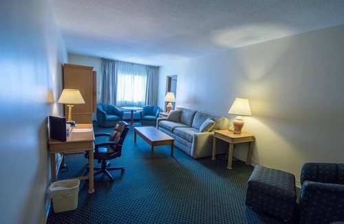Alexandria Bay Hotel | Family-Friendly Bonnie Castle Resort & Marina with Pool