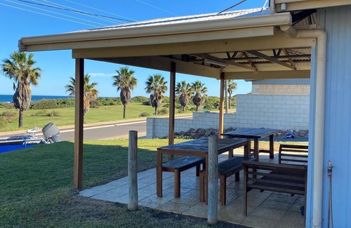 Horrocks House | Beachfront Bonnie Doon Shack with Pool and Ocean Views