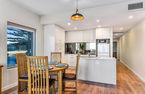 Rivoli Bay Apartment | Experience Bonnies of Beachport: Oceanfront & Pet Friendly