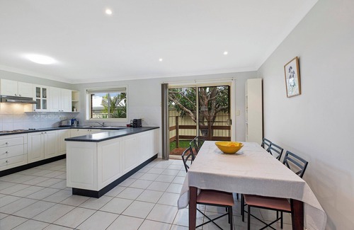 Shelly Beach Apartment | Family-Friendly Bonnieview House with Kitchen Amenities