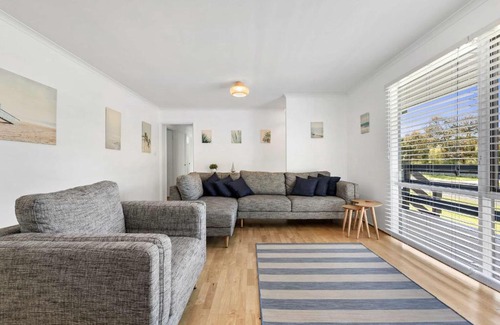 Ocean Grove House | Beachside Bonnyvale Abode with Free WiFi & Perfect Reviews