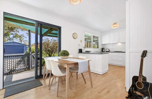 Ocean Grove House | Beachside Bonnyvale Abode with Free WiFi & Perfect Reviews