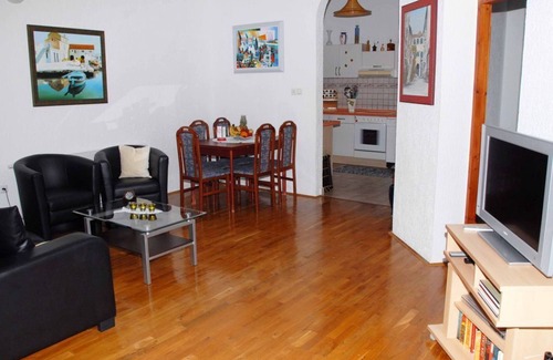 Vratarusa Apartment | Experience BONO Apartment 1: Ocean View & Family-Friendly