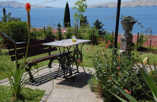 Vratarusa Apartment | Experience BONO Apartment 1: Ocean View & Family-Friendly