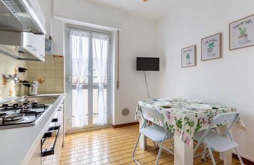Gallaratese Apartment | Bright & Functional Bonola M1 Underground Apartment for Families