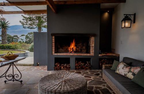 Scheepersrus Apartment | Bontebokskloof Manor: 4-Star Stay with Pool & Family Fun