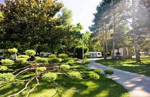 Vernioz House | Experience Comfort at Bontemps Campsite - Family-Friendly Stay