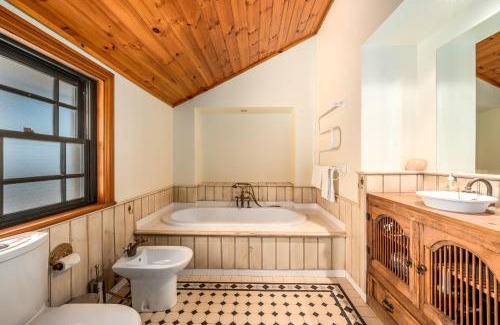 Pokolbin House | Experience Bonvilla Estate: Top-Rated Retreat with Hot Tub