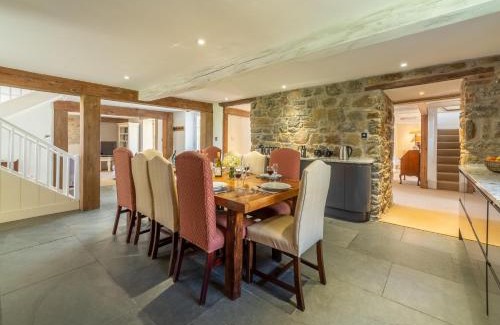 Helston House | Pet-Friendly Bonython Farmhouse for Your Perfect Getaway