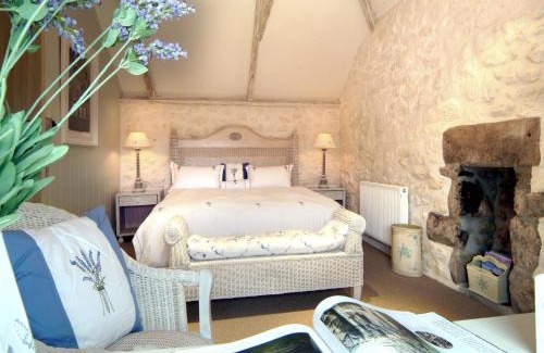 Helston House | Pet-Friendly Bonython Farmhouse for Your Perfect Getaway