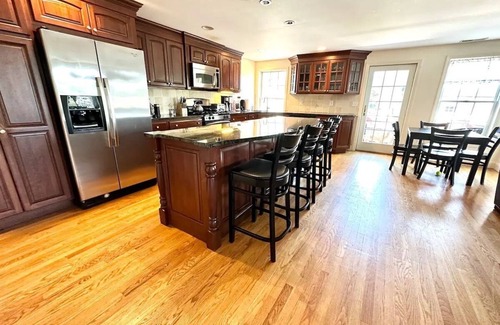 Manchester-by-the-Sea Condo | Charming Boo-Bird by The Sea: Family-Friendly in Manchester