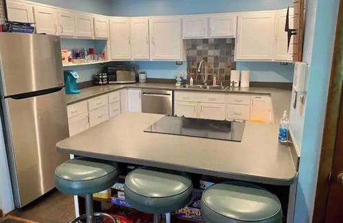 Afton House | Experience Boogie Nights Manor on VA's Scenic Brew Ridge Trail