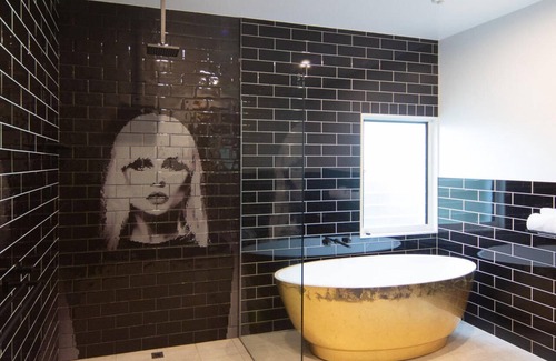Old Bar Hotel | Beachside Bliss at Boogie Woogie Beach House - Rated 9.4/10
