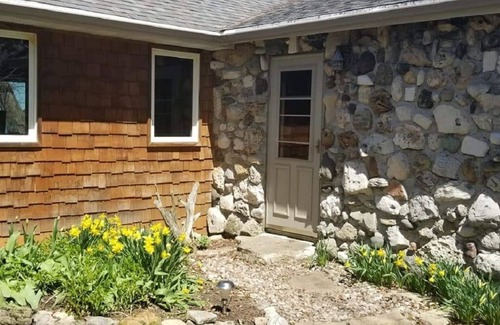 Little Sturgeon House | Relaxing Waterfront Retreat with Private Yard & Fire Pit