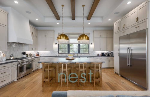 Driftwood House | Relaxing Retreat with Pool, Hot Tub & 16 Cozy Queen Beds