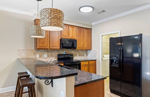 Dadeville Condo | BOOK 4 NIGHTS GET 2 FREE! 2 BR Lake Martin Condo w/Boat Slip!