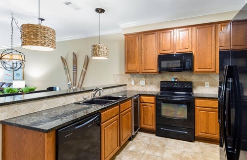 Dadeville Condo | BOOK 4 NIGHTS GET 2 FREE! 2 BR Lake Martin Condo w/Boat Slip!