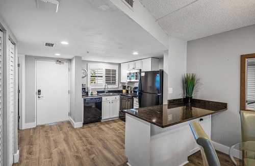 Belle Vista Condo | St. Pete Beach Front Condo with Pool & Ocean View Awaits