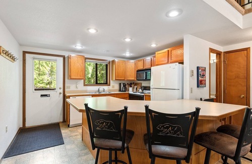 Whitefish Condo | Experience Bliss: Home with Pool, Hot Tub & Tennis Courts