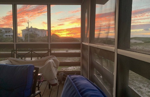 Carova Beach House | Cozy Beach Cottage: Dog Friendly & Ocean View Retreat