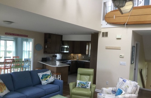 The Point House | Last-Minute Deals: Oceanfront Pool & Top-Rated Stay!