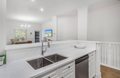 Watercolor Condo | Discover Park District: Scenic Views & 2 Adult Bikes!