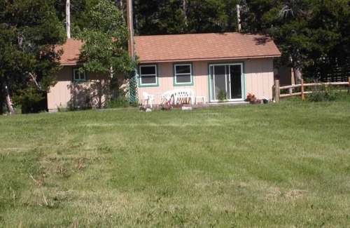 East Glacier Park Village House | Unforgettable Mountain Views with Spa and Pet-Friendly Perks