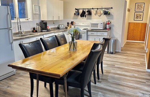 Lester Beach Cabin | Pet-Friendly Cabin Retreat in Belair Properties - 10/10 Rated