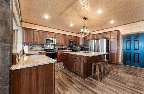Kimberling City Cabin | Experience Bliss at Lazy River Retreat: Top-Rated Getaway
