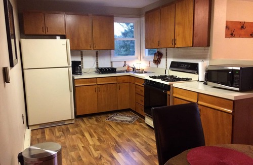 Marinette House | Book Your Family Getaway with Kitchen Amenities Today!