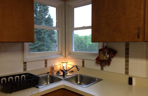Marinette House | Book Your Family Getaway with Kitchen Amenities Today!