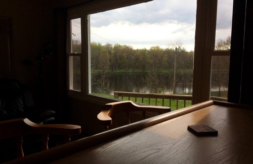 Marinette House | Book Your Family Getaway with Kitchen Amenities Today!