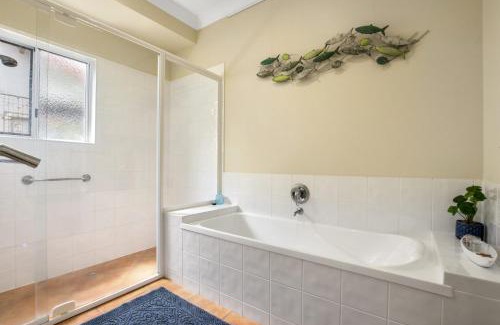 Golden Beach House | Family-Friendly Stay at Booker Parade 22 Golden Beach